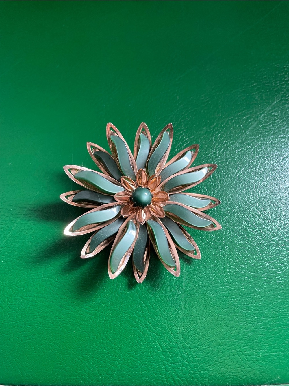 Vintage Green Flower Brooch Pin On Lock Clasp Gold Tone Layered VTG Bud Floral